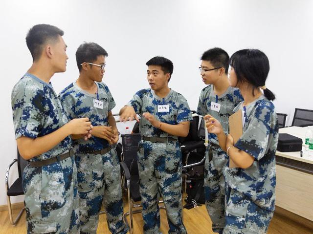 极飞学员相互学习交流