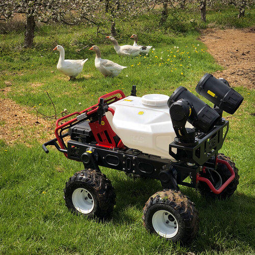 geese and robot together in farm (source: autospray systems)