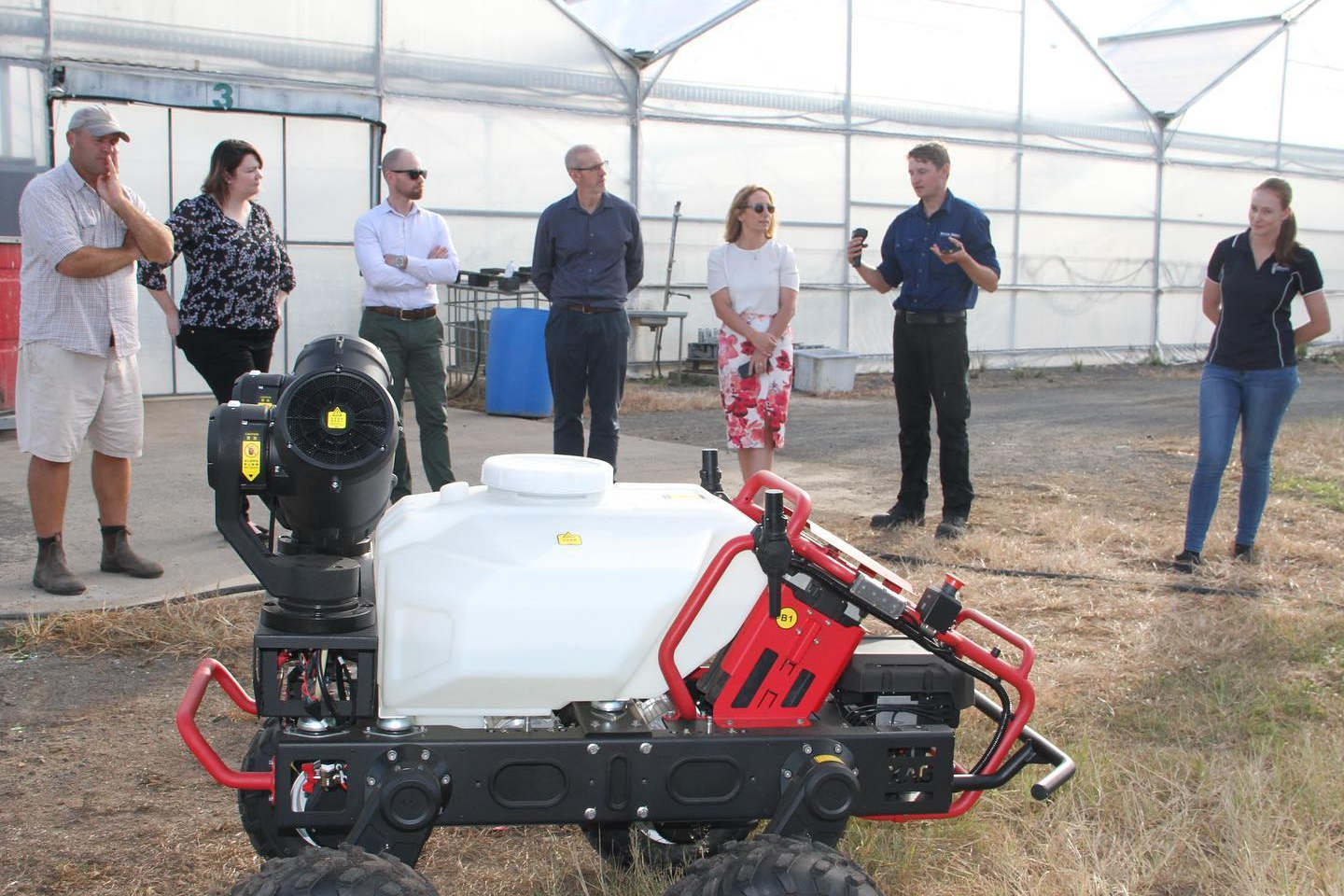 federal members and university experts visited the demo in eden farms