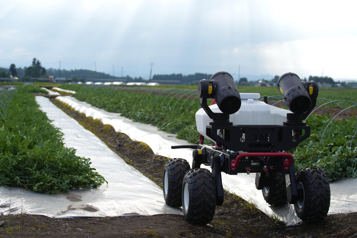 r150 on terrain and ready for spraying (source: 企業組合ジパング)