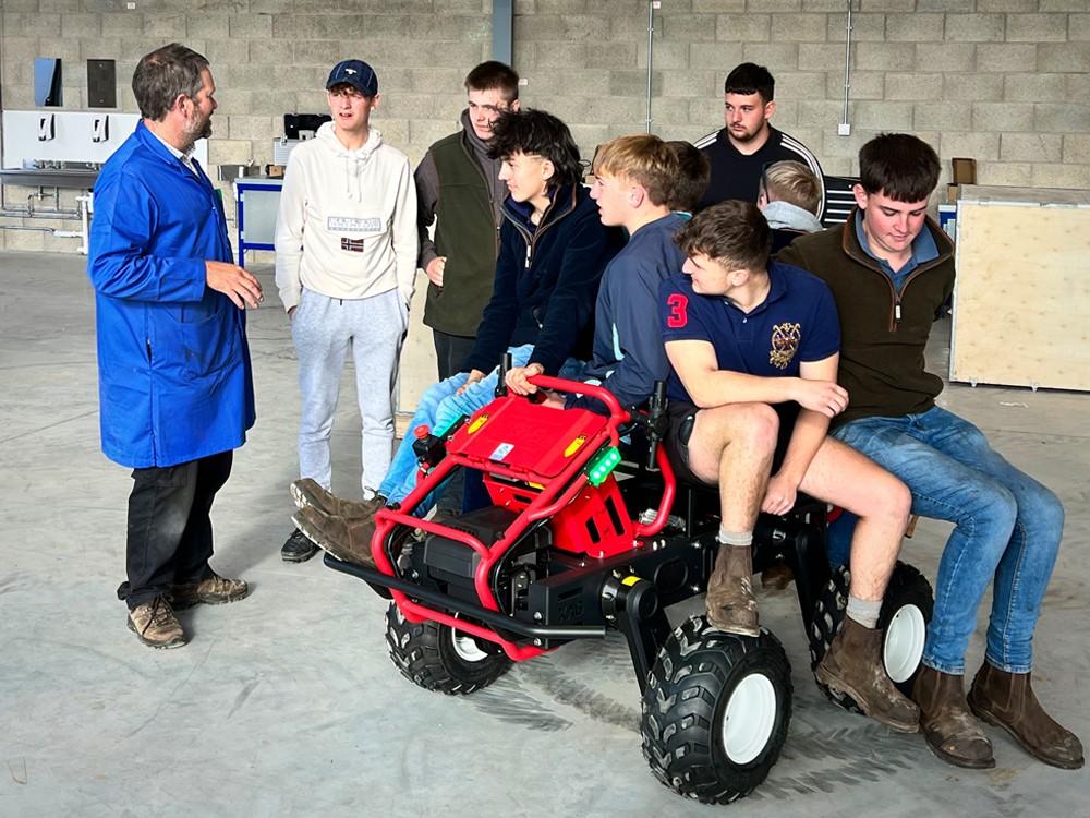 getting bored in class will never happen for students of the yorkshires institute of technology. being agricultural students can be fun with an autobot as their training buddy.