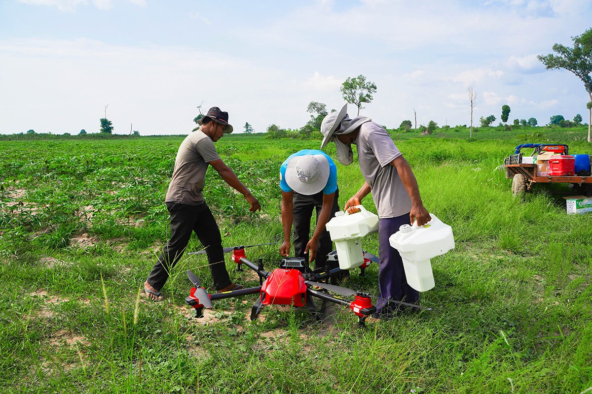 cambodian farmers installed smart liquid tank to the xag agricultural drone